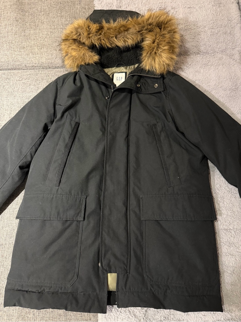 GAP Men's Black Puffer Parka with Brown Faux Fur Trim Hood